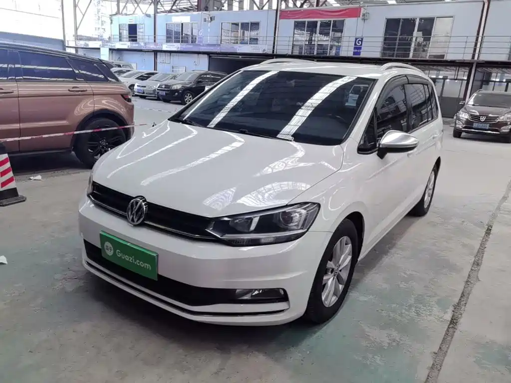 Volkswagen Touran 2016 — фото 1