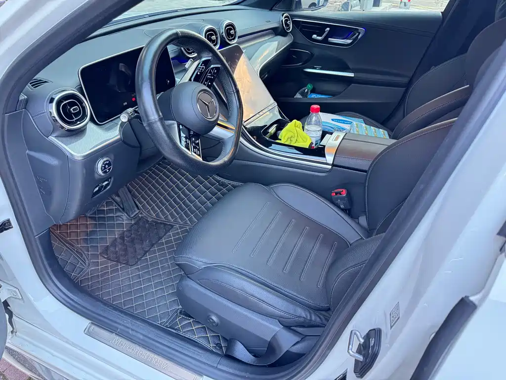 Mercedes-Benz C-Class 2023 — фото 7