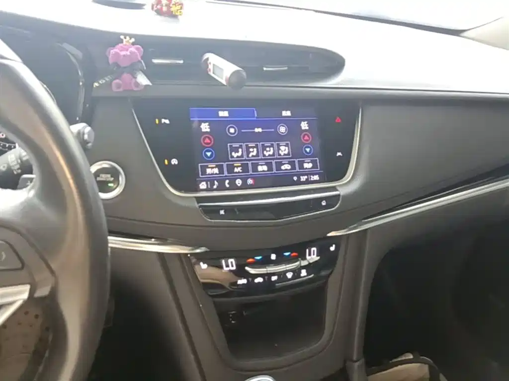 Cadillac XT6 2022 — фото 13