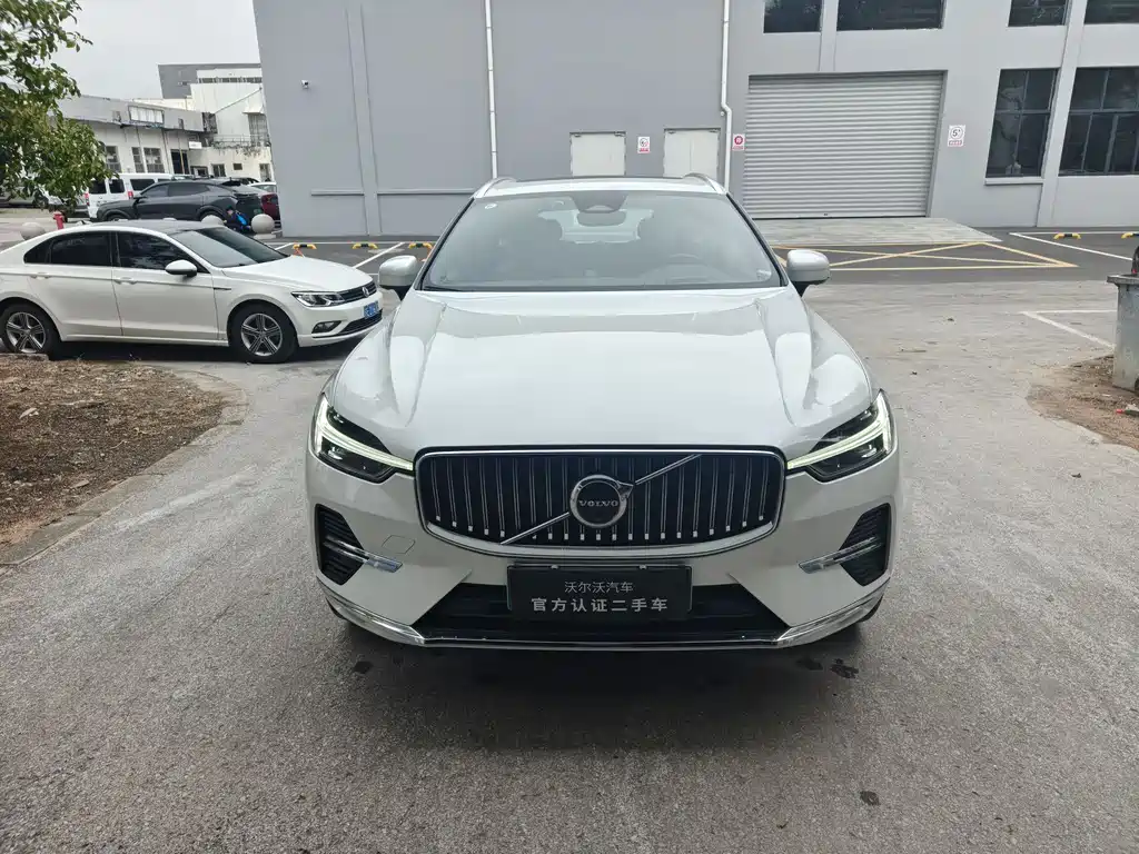 Volvo XC60 PHEV 2024 — фото 1