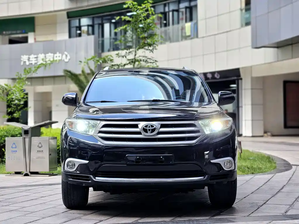 Toyota Highlander 2012 — фото 2