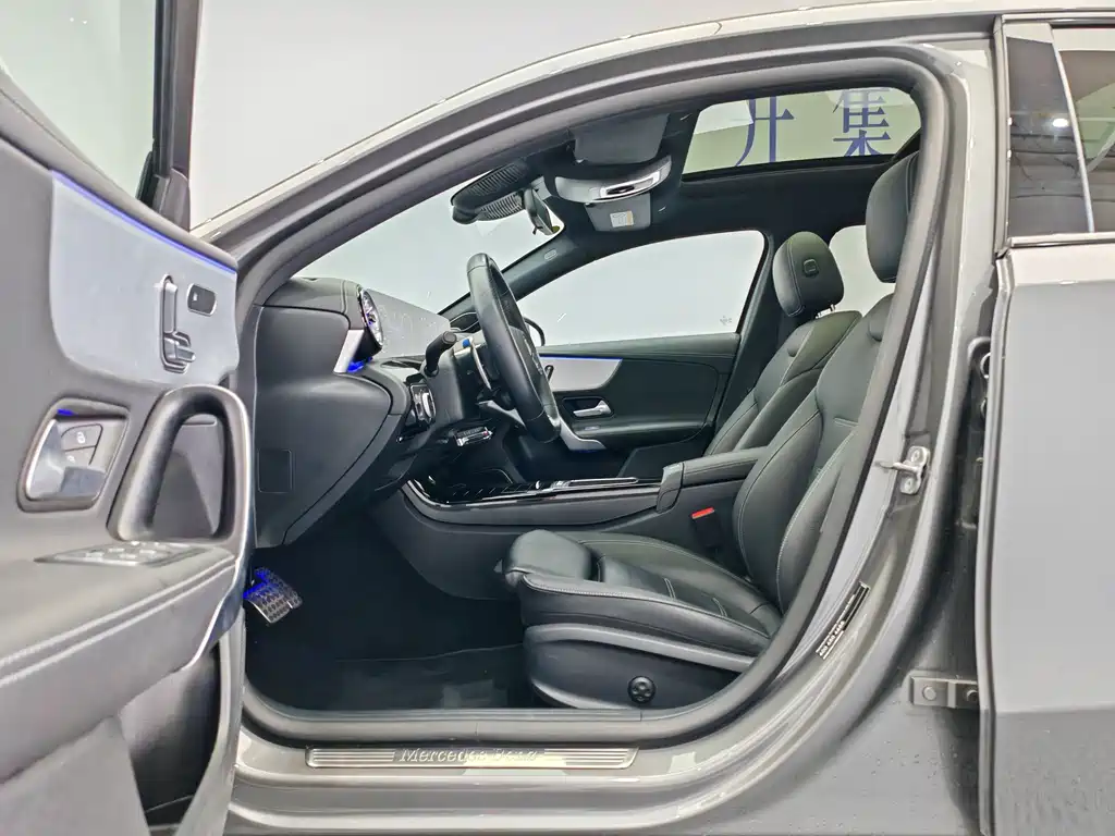 Mercedes-Benz A-Class AMG 2025 — фото 11