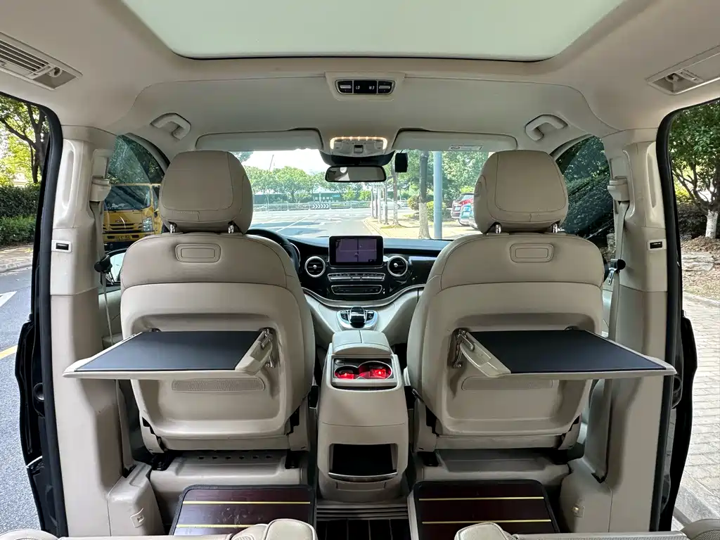 Mercedes-Benz V-Class 2020 — фото 20