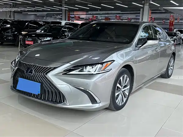 Lexus ES 2020