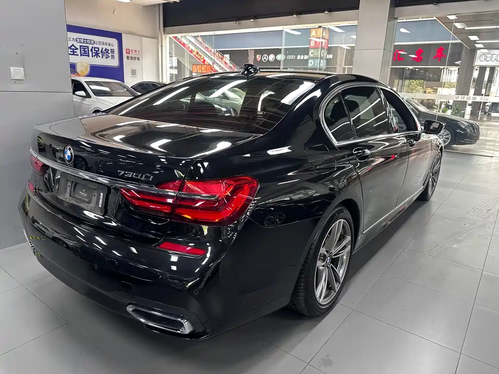 BMW 7 Series 2018 — фото 11