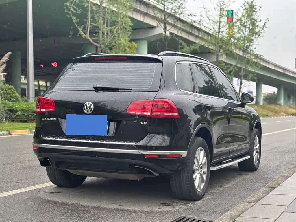 Volkswagen Touareg 2017 — фото 16