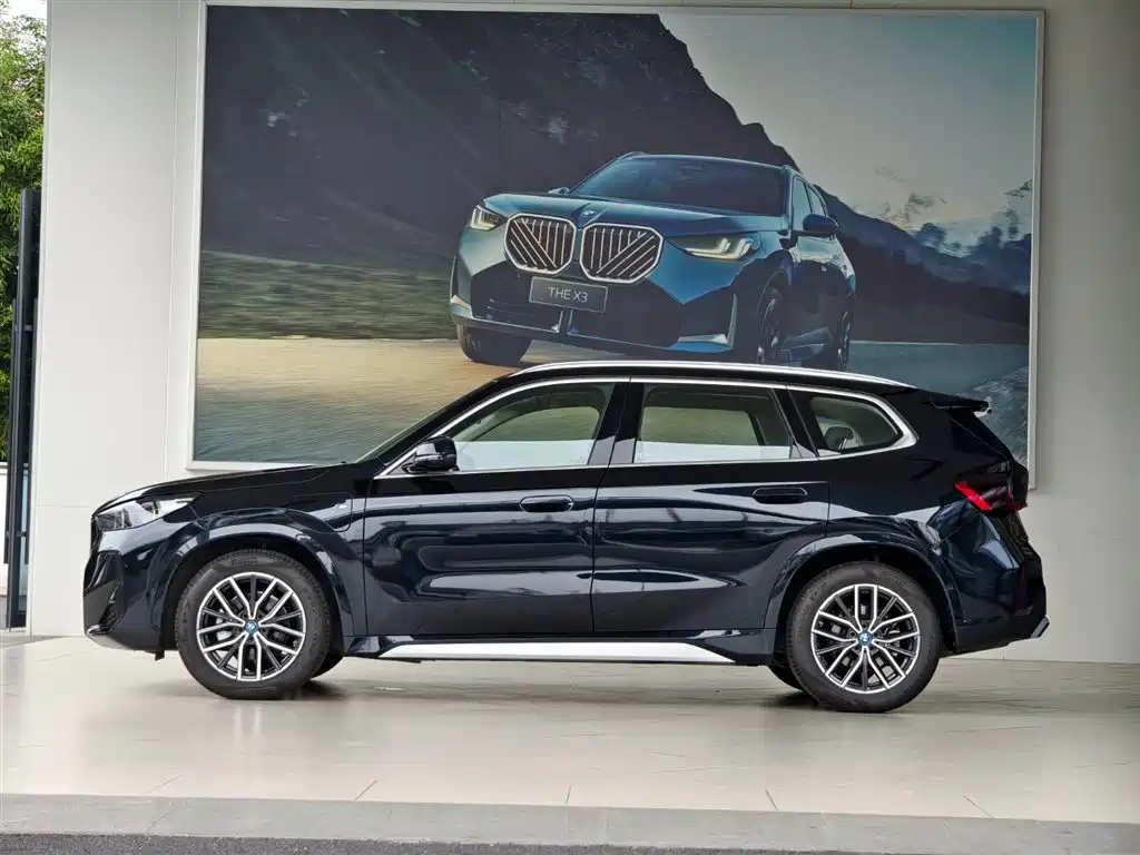 BMW iX1 2025