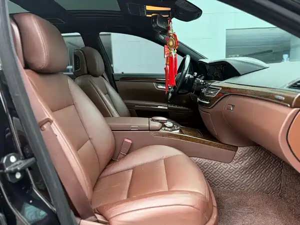 Mercedes-Benz S-Class 2012