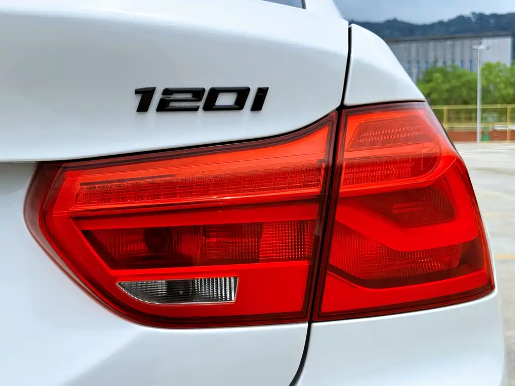 BMW 1 Series 2019 — фото 11