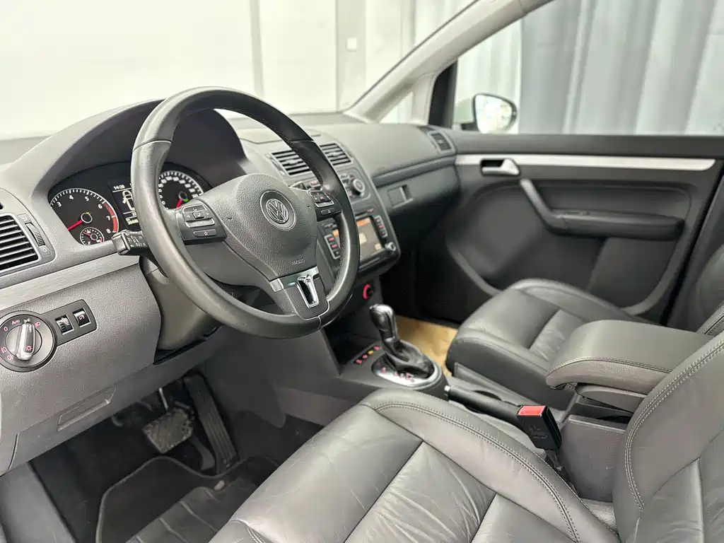 Volkswagen Touran 2014 — фото 16