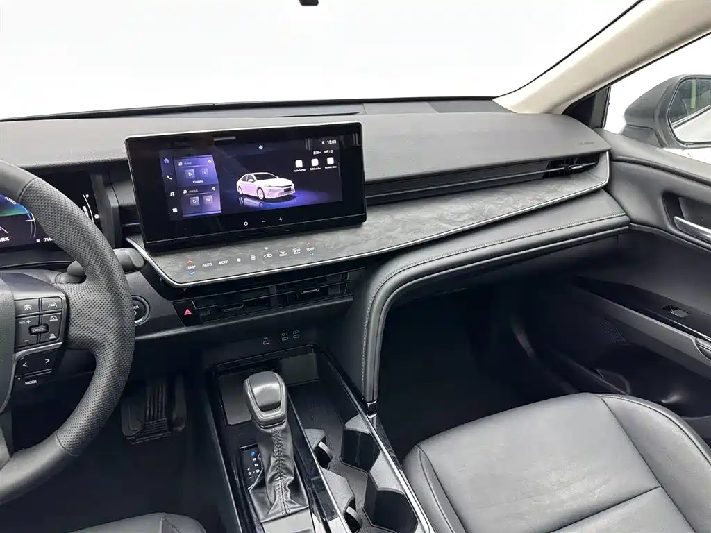 Toyota Camry 2024 — фото 15