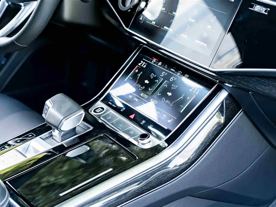 Audi Q8 2022 — фото 19