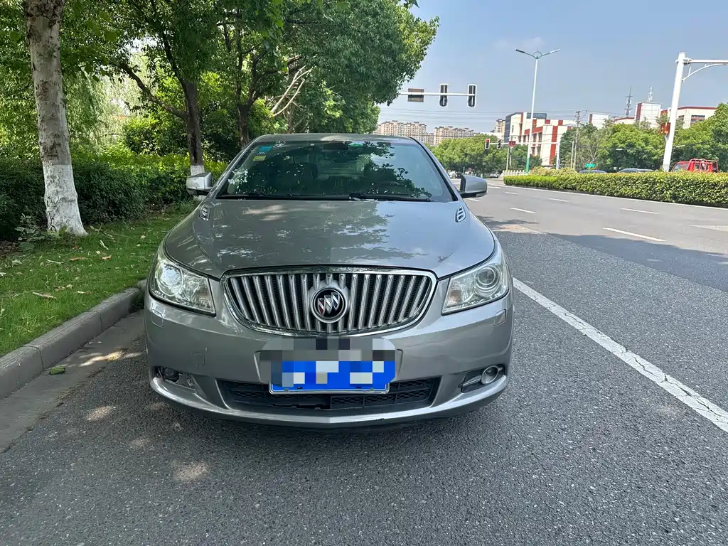 Buick LaCrosse 2010 — фото 2