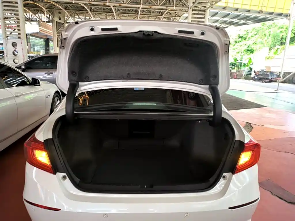 Honda Accord 2020 — фото 19