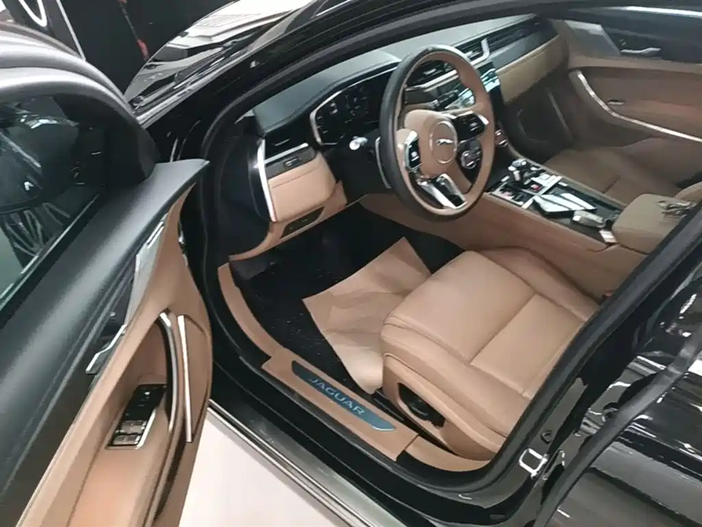 Jaguar XFL 2025 — фото 16