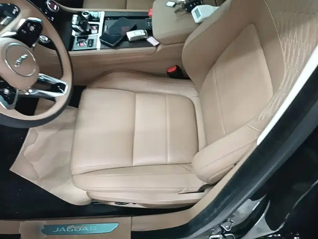 Jaguar XFL 2025 — фото 15