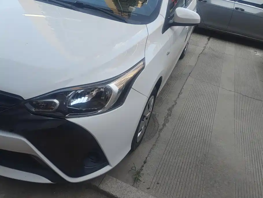 Toyota Yaris L 2021