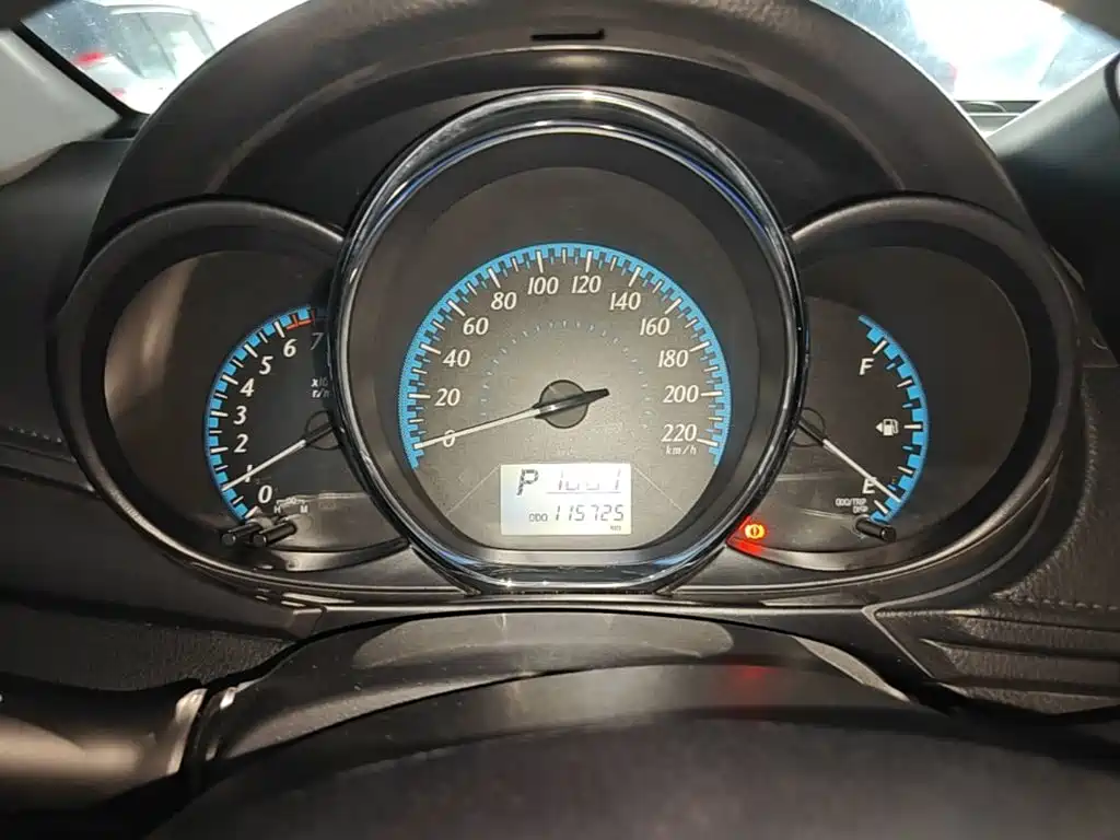 Toyota Yaris L 2019 — фото 12