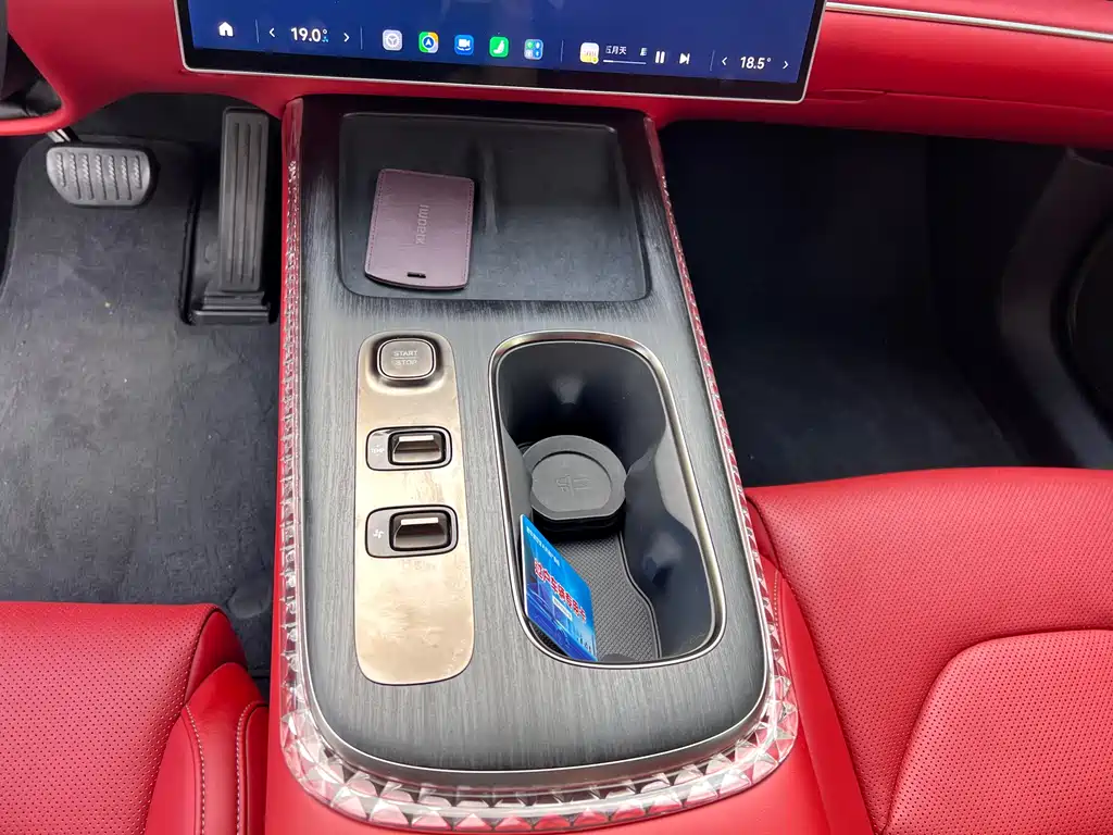 Xiaomi SU7 2024