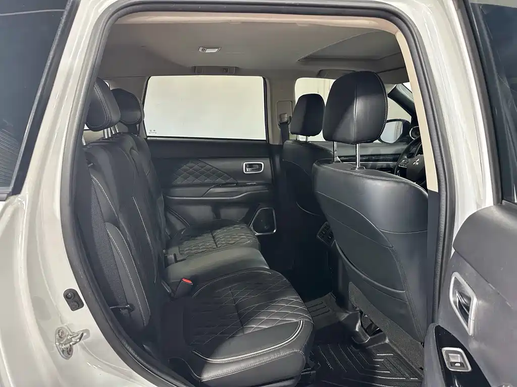 Mitsubishi Outlander 2021