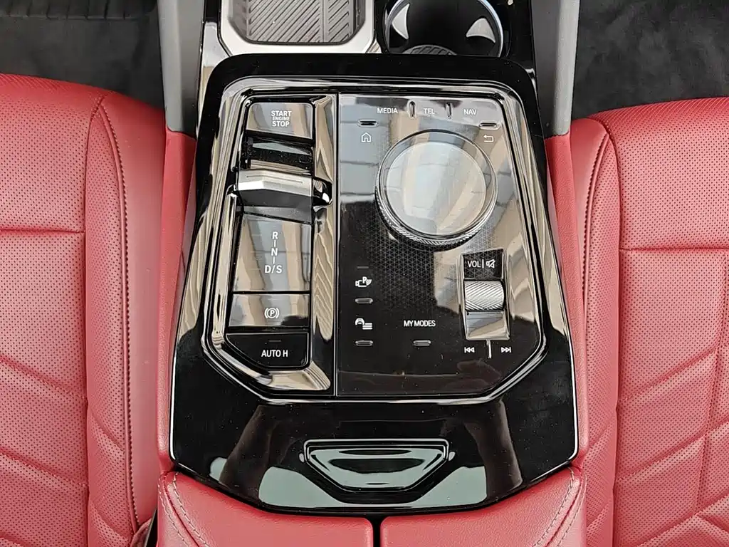 BMW 5 Series 2025 — фото 13
