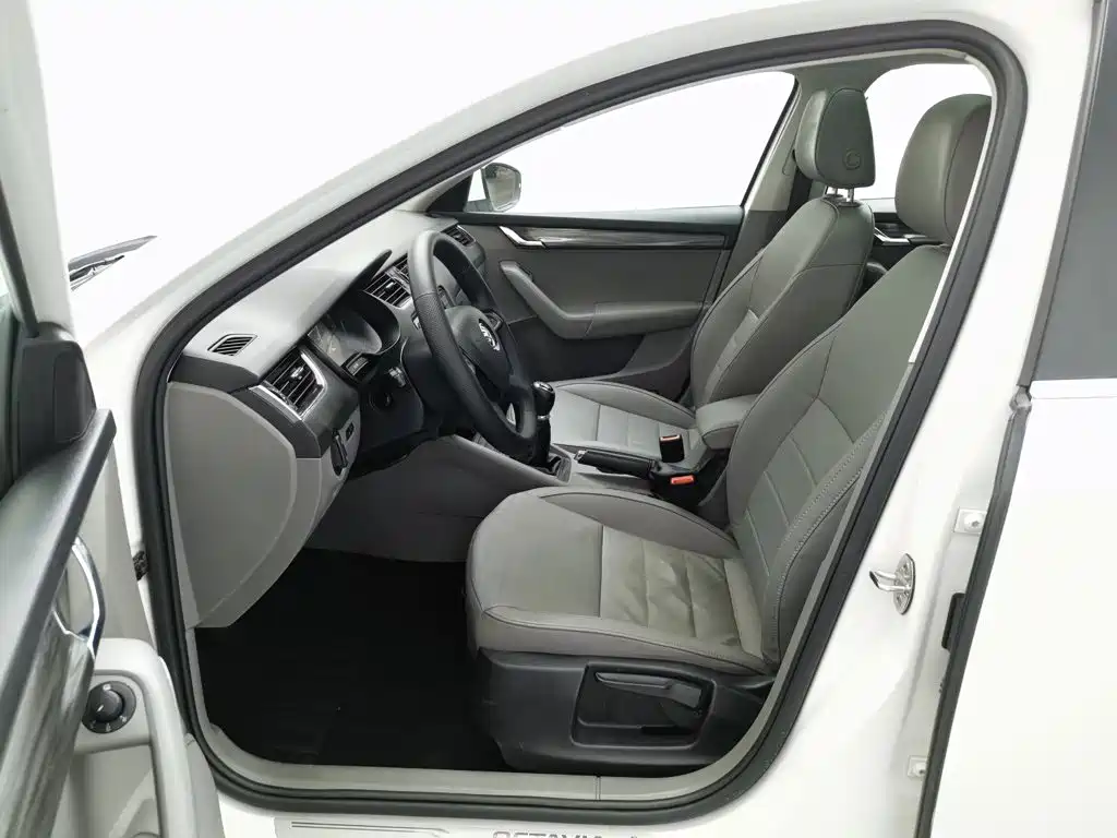 Skoda Octavia 2015 — фото 10