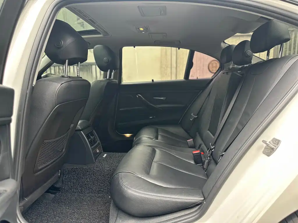 BMW 3 Series 2015 — фото 17