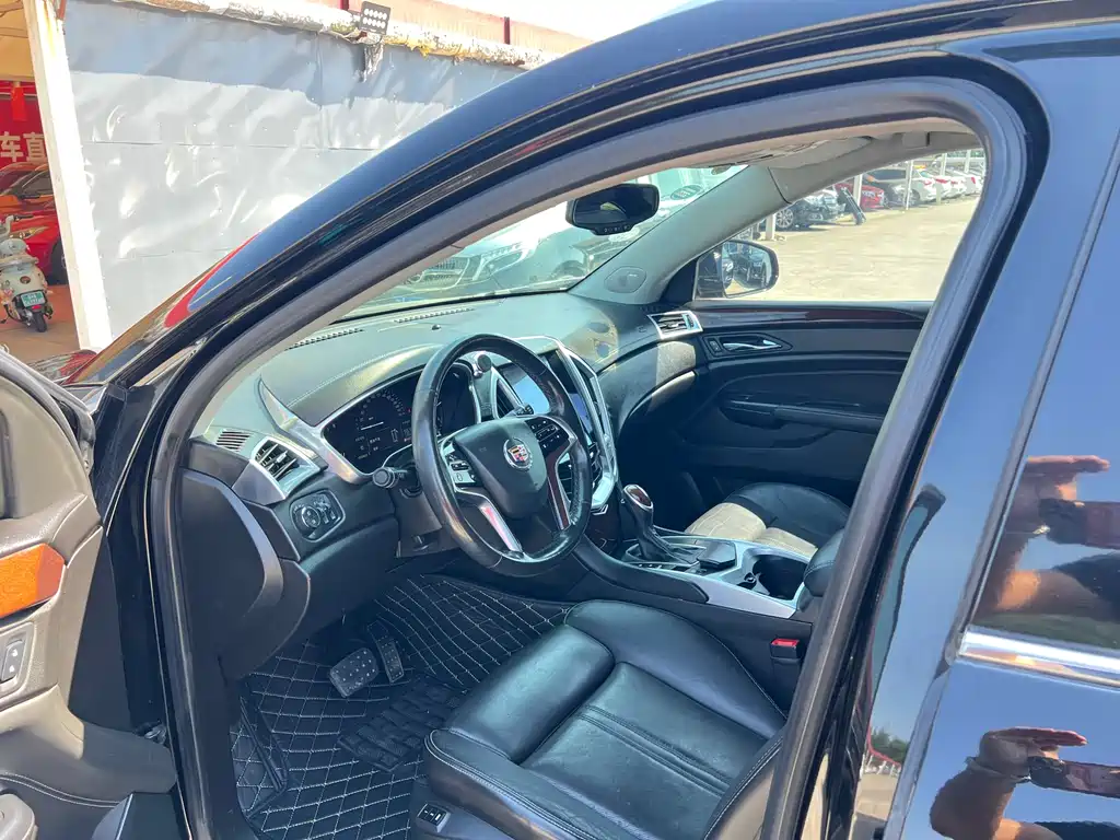 Cadillac SRX 2014 — фото 10