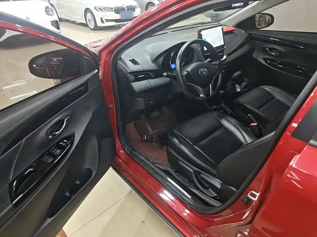 Toyota Yaris L 2020 — фото 16