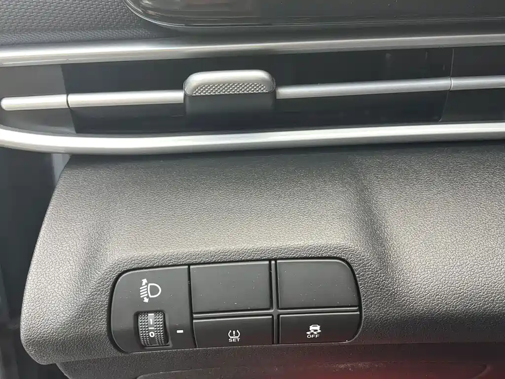 Hyundai Elantra 2021 — фото 12