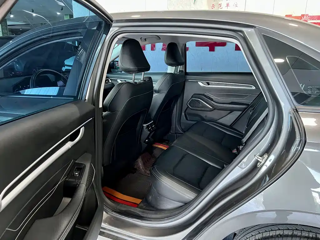 Geely Emgrand 2023