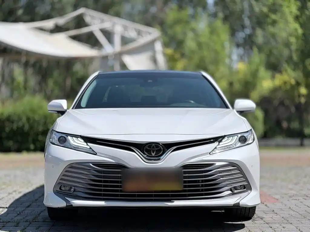 Toyota Camry 2019 — фото 8