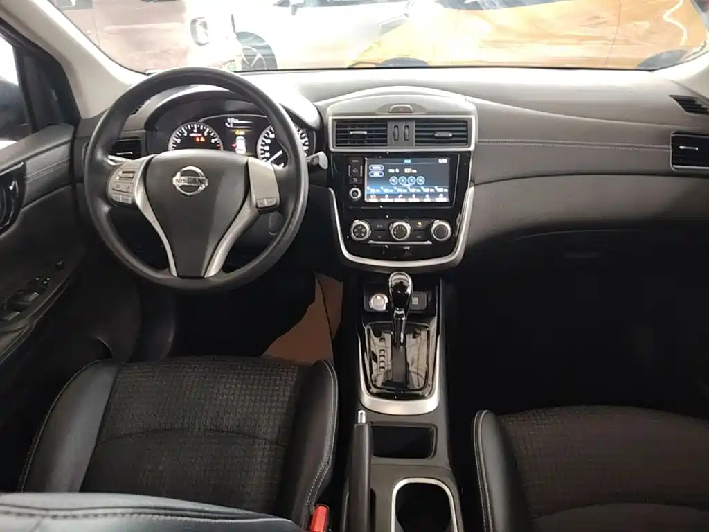 Nissan Tiida 2018 — фото 10