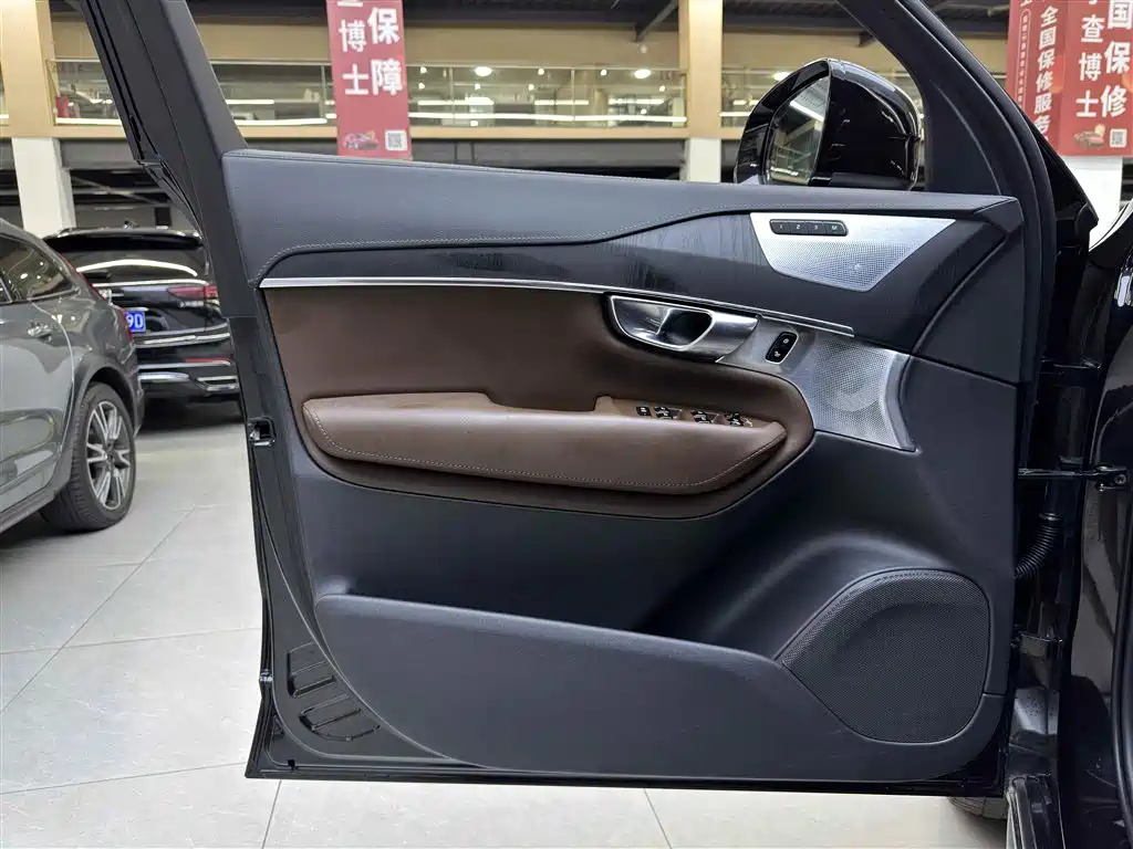 Volvo XC90 2021 — фото 15