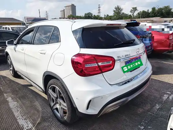 Mercedes-Benz GLA 2015