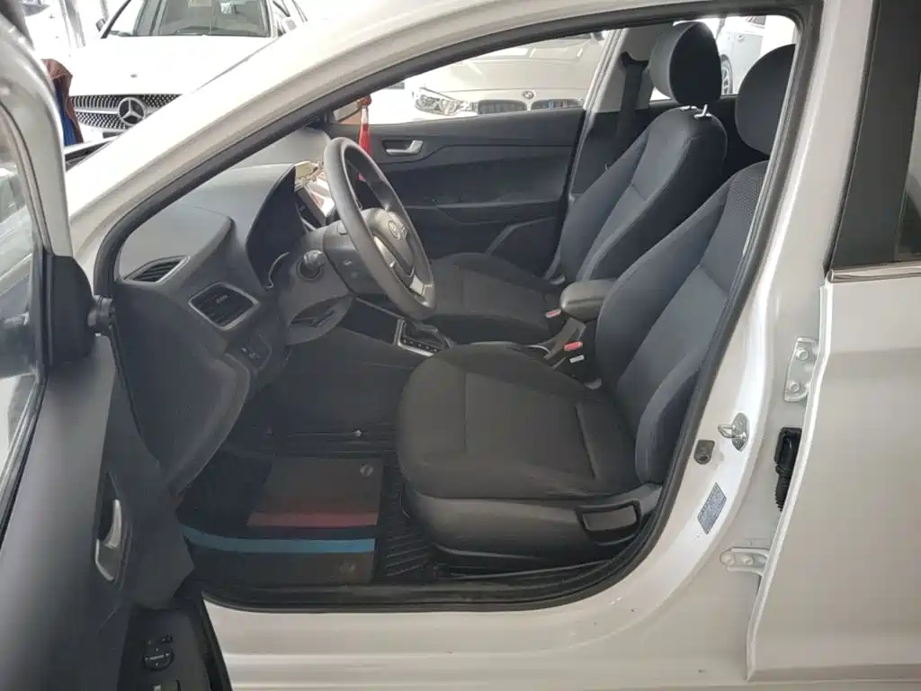 Hyundai Verna 2017 — фото 15