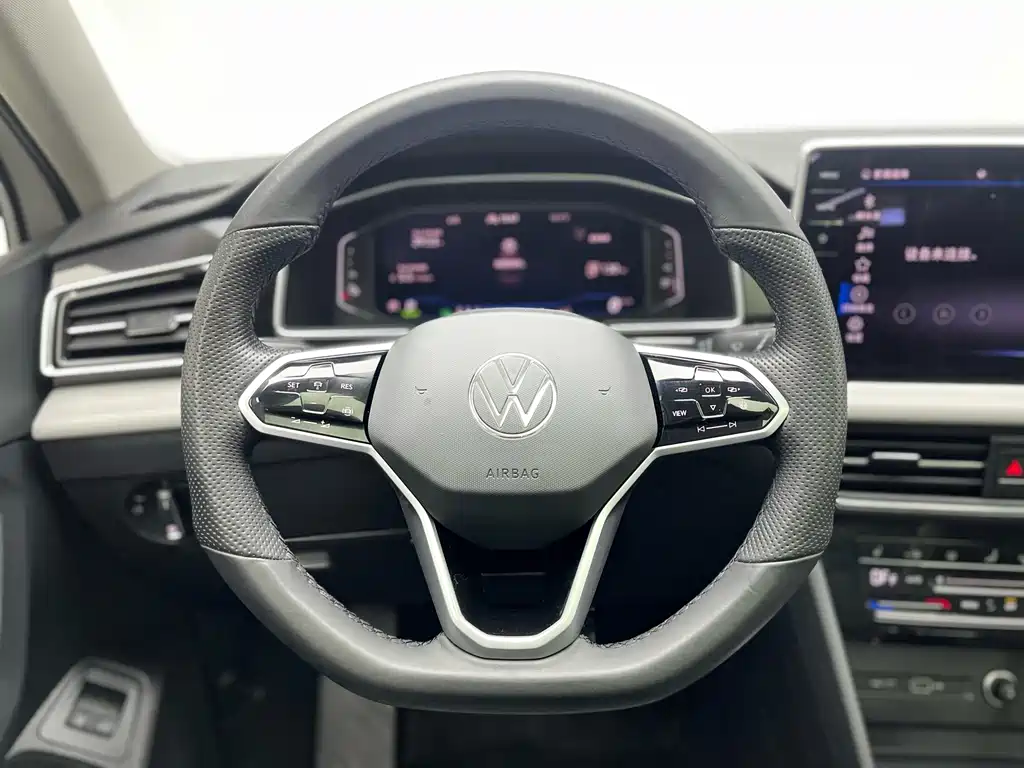 Volkswagen Tiguan L New Energy 2022 — фото 10