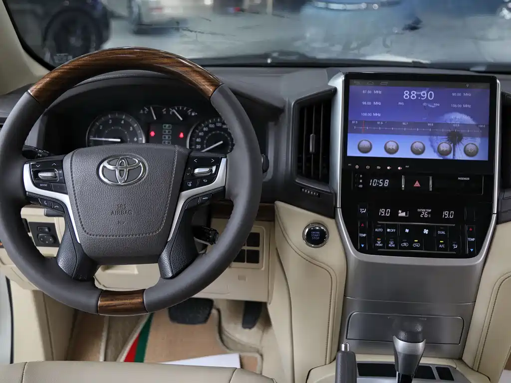 Toyota Land Cruiser 2016 — фото 10