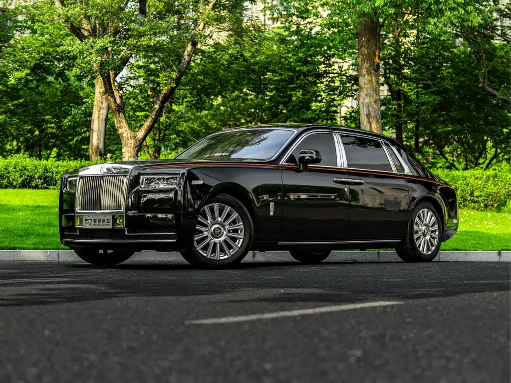Rolls-Royce Phantom 2023 — фото 1