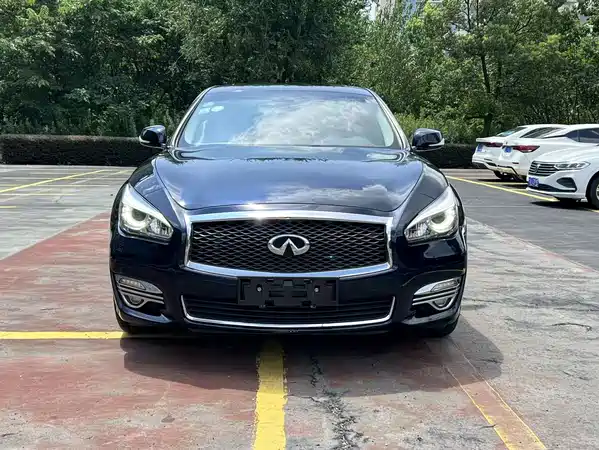 Infiniti Q70 2016