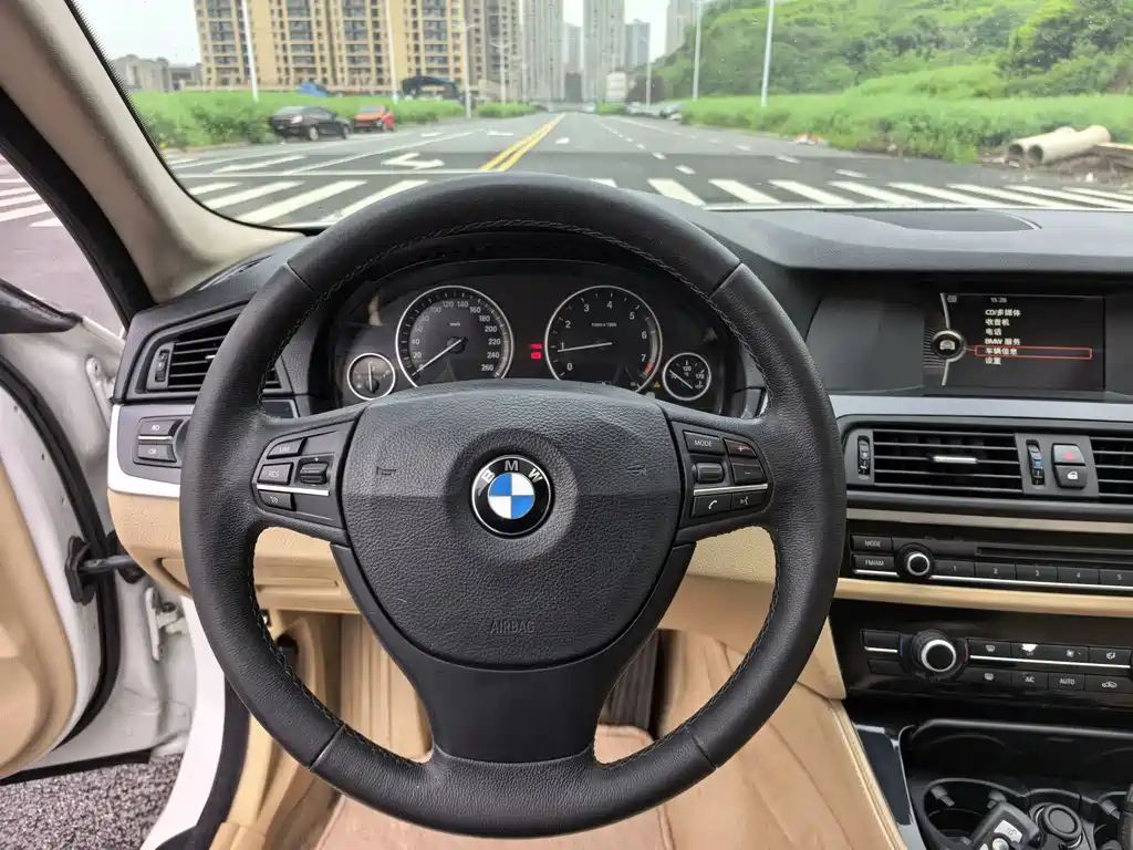 BMW 5 Series 2012 — фото 13
