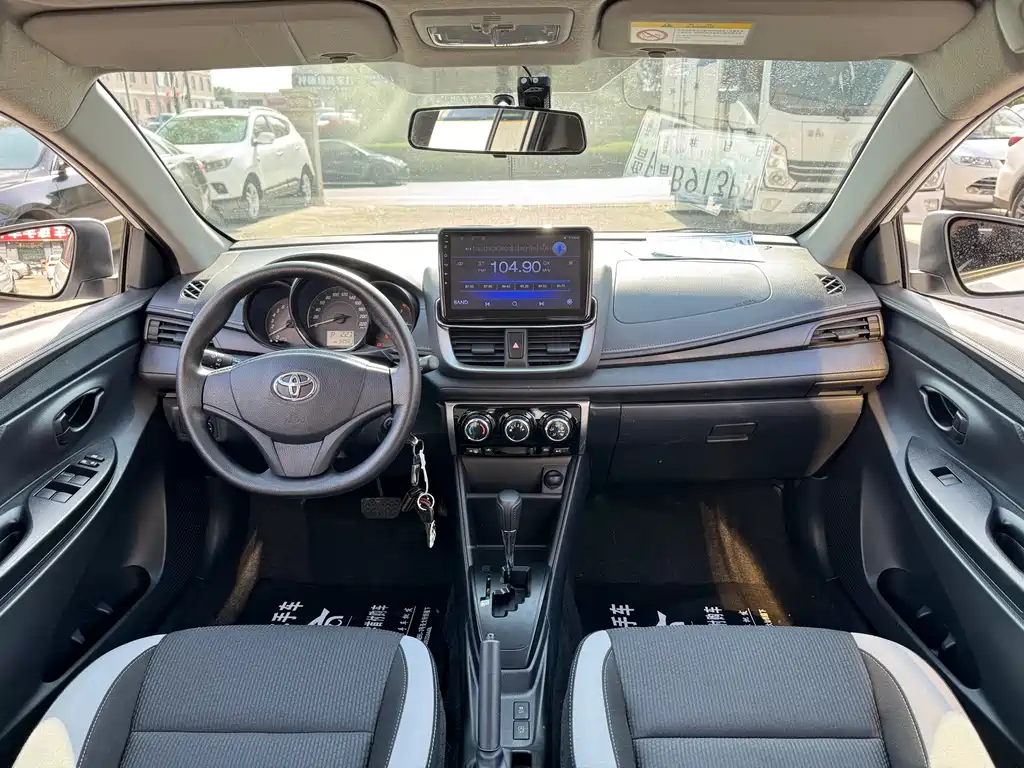 Toyota Yaris L 2021 — фото 9
