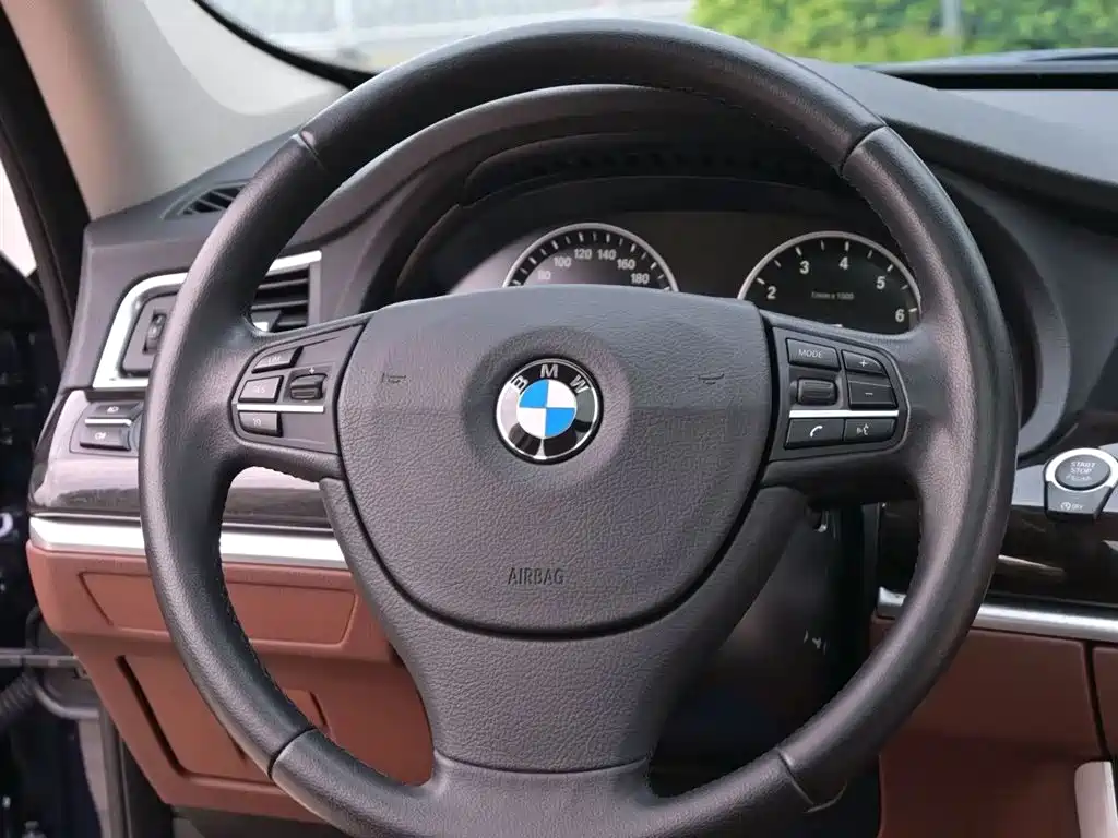BMW 5 Series GT 2016 — фото 9