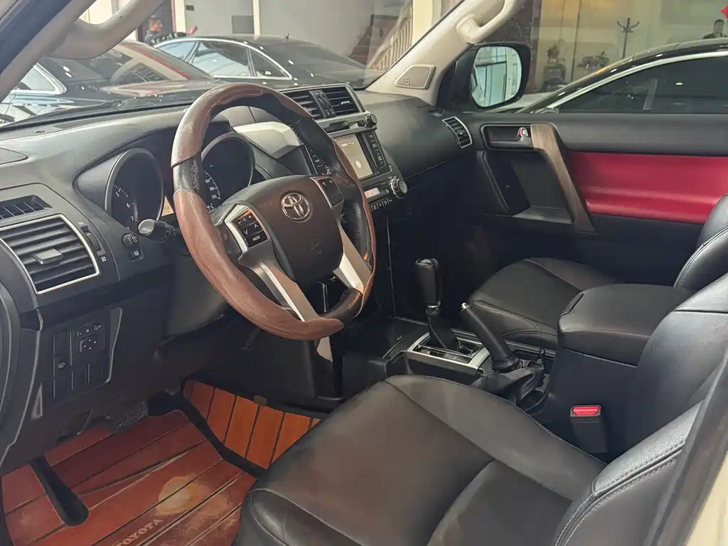 Toyota Prado 2016 — фото 11