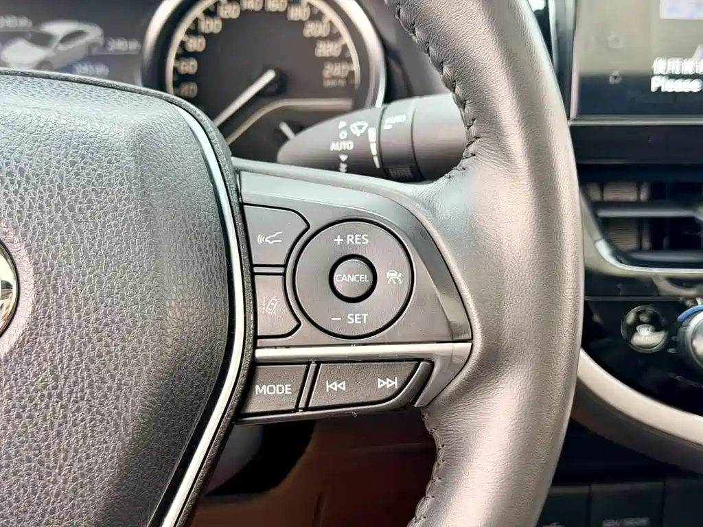 Toyota Camry 2023 — фото 11