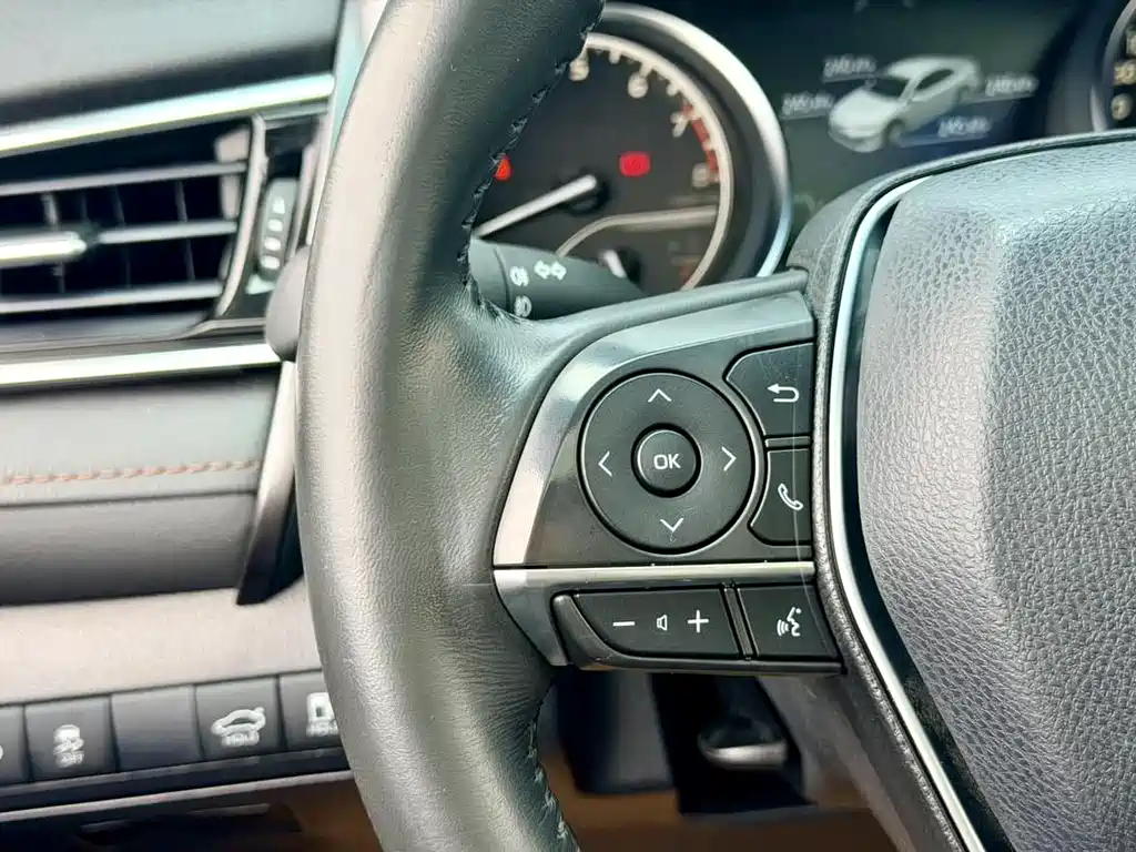 Toyota Camry 2023 — фото 19