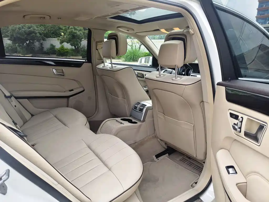Mercedes-Benz E-Class 2015 — фото 10