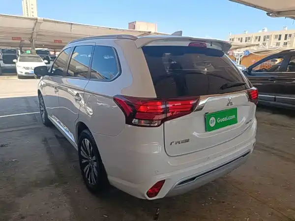 Mitsubishi Outlander 2021