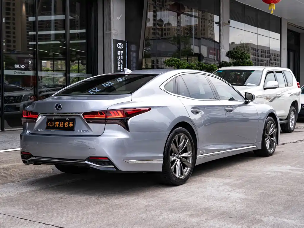 Lexus LS 2021