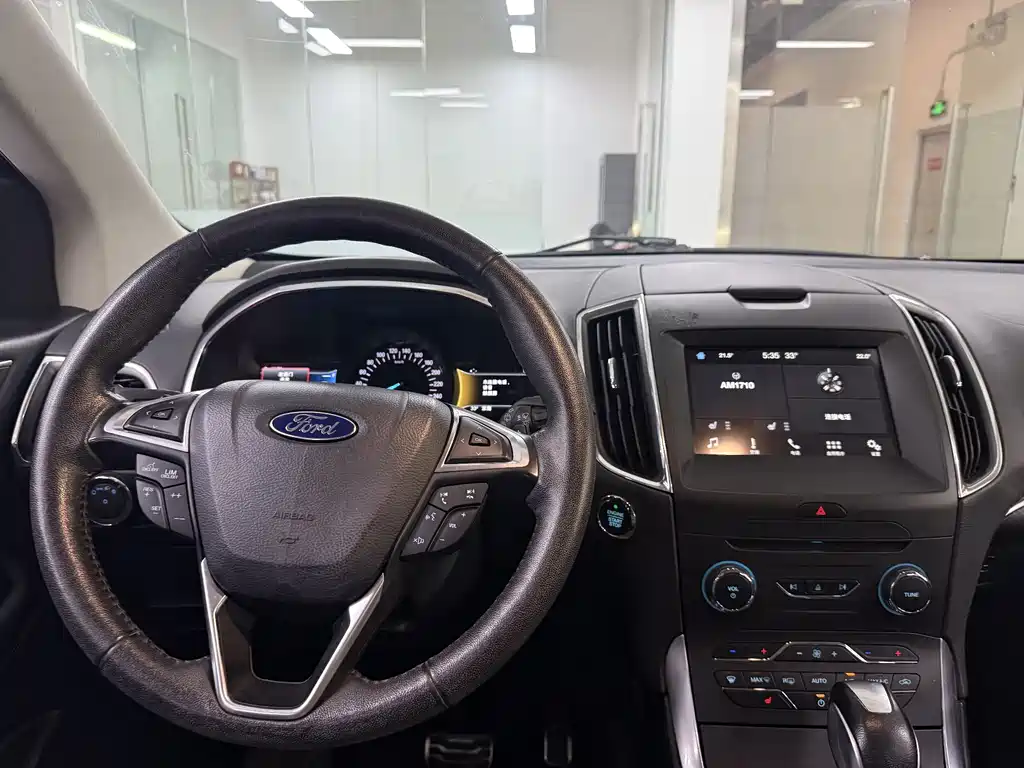Ford Edge 2017 — фото 16